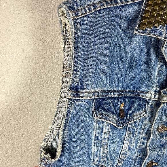 Vintage 90s Levis Studded Collar Indigo Blue Denim Trucker Vest Sz M - Picture 8 of 15